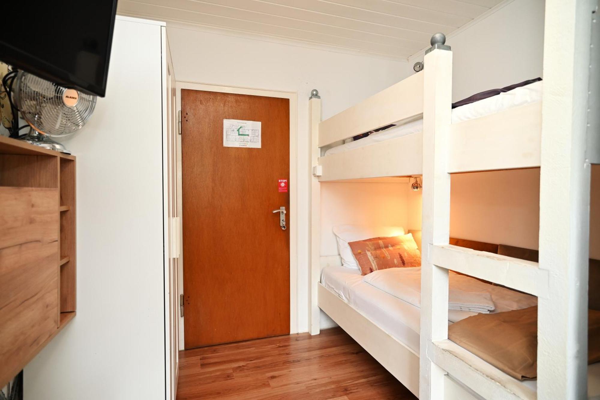 Self Check In City Hostel Nordstern Есен Екстериор снимка