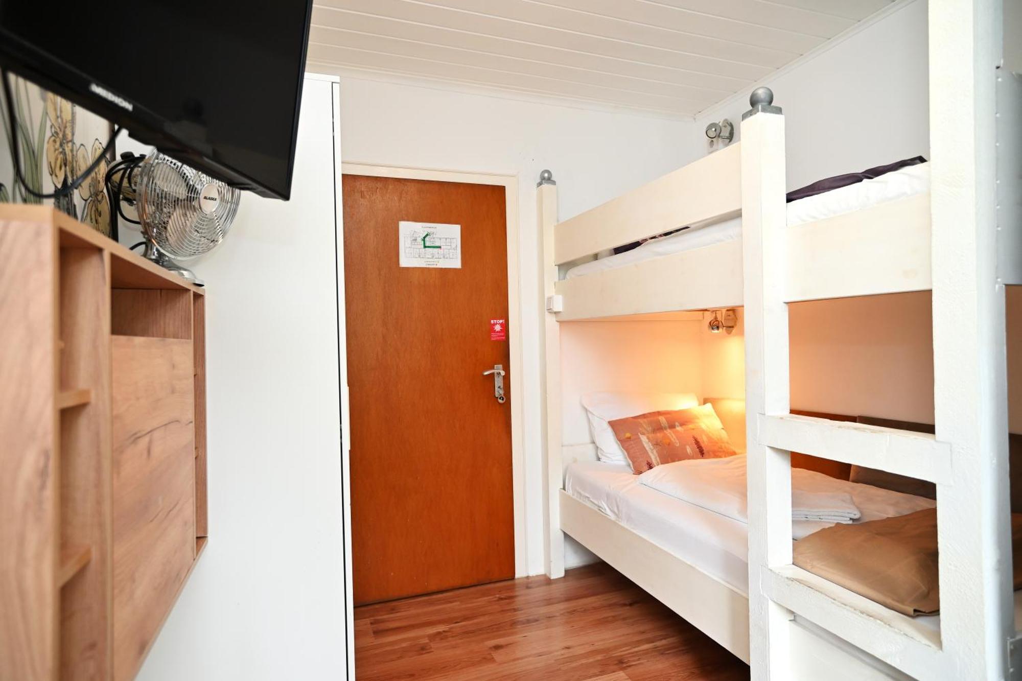 Self Check In City Hostel Nordstern Есен Стая снимка