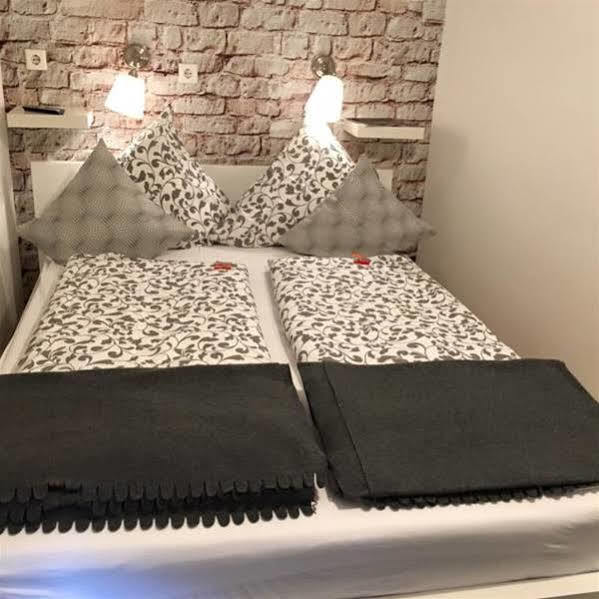 Self Check In City Hostel Nordstern Есен Екстериор снимка