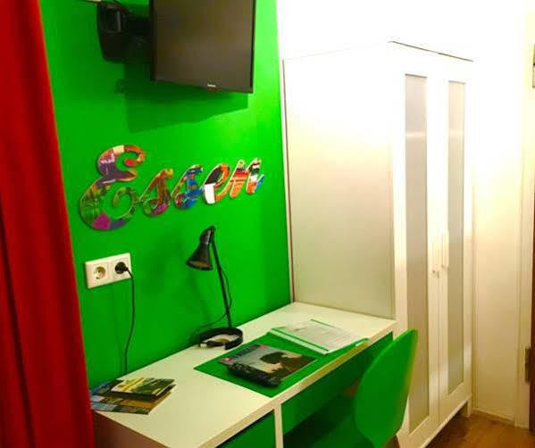 Self Check In City Hostel Nordstern Есен Екстериор снимка